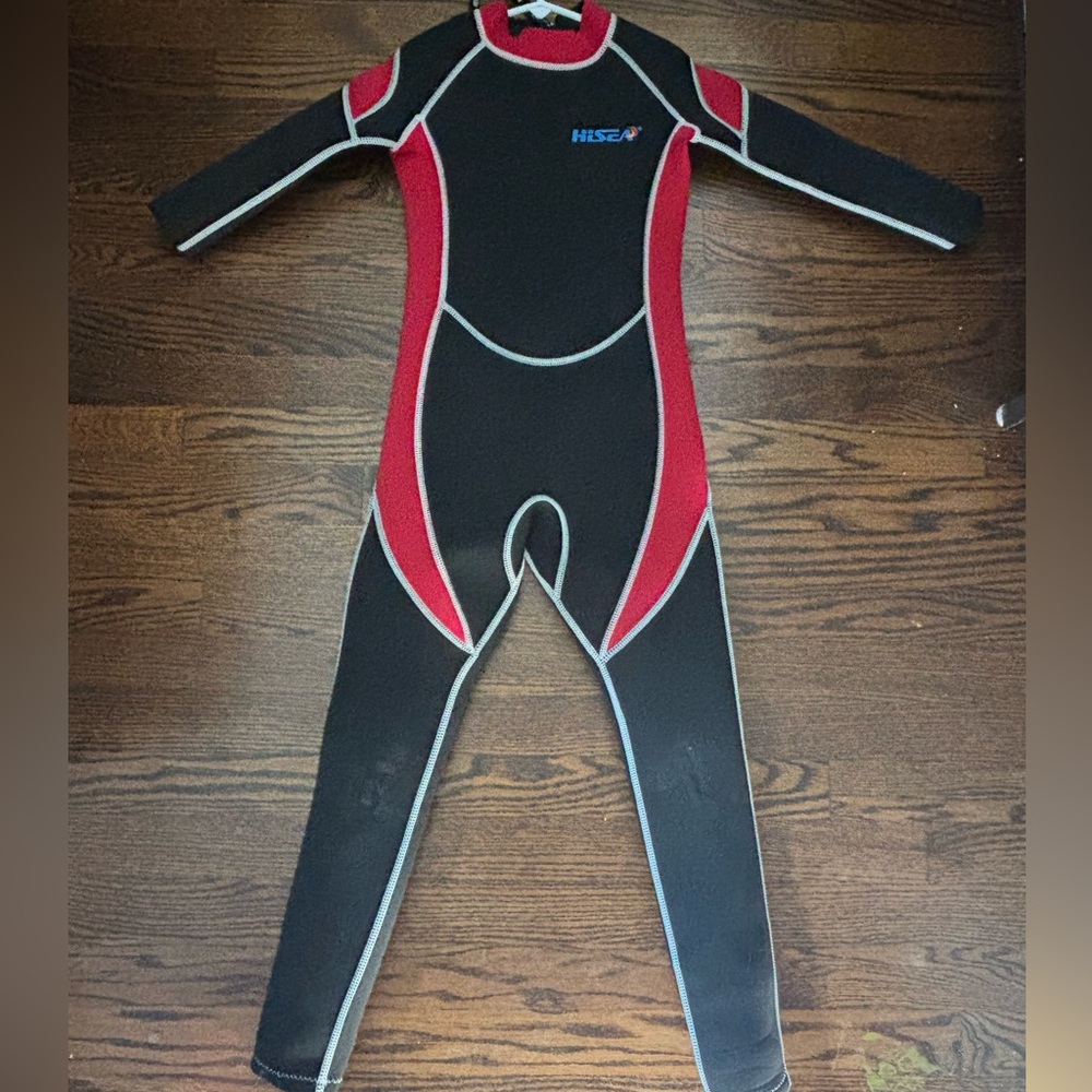 Black and Red Wetsuit kids 5 to 7yrs